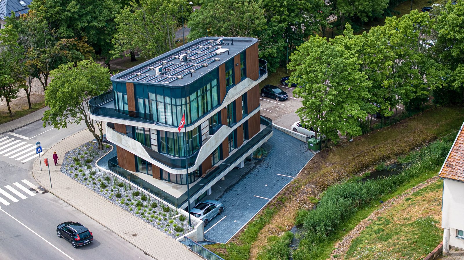 DJI_20230618125755_0186_D-min